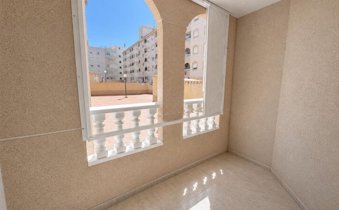 Resale - Apartment -
Torrevieja - Estacion De Autobuses