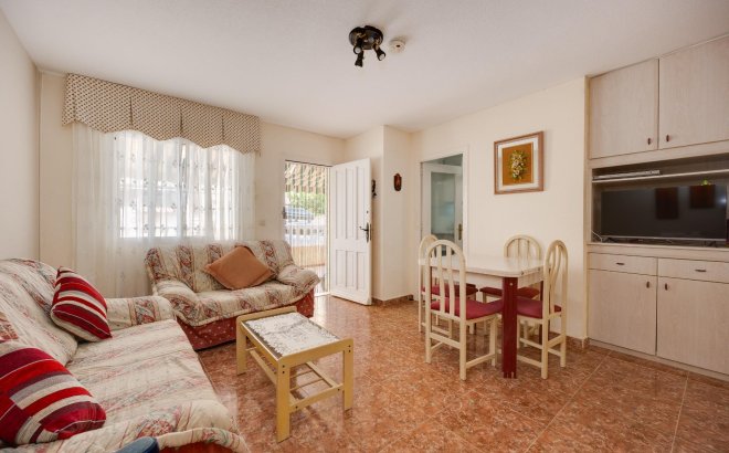 Resale - Villa -
Torrevieja - El Limonar
