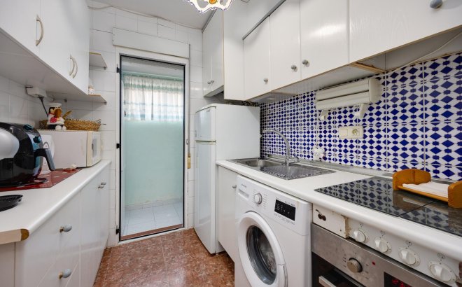 Resale - Villa -
Torrevieja - El Limonar