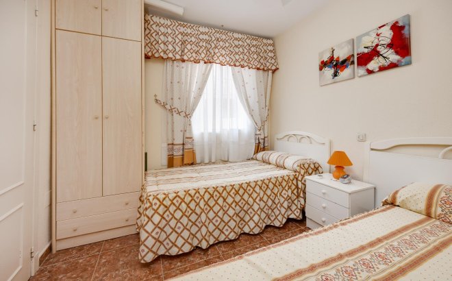 Resale - Villa -
Torrevieja - El Limonar