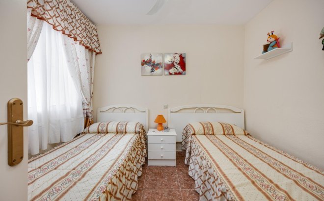 Resale - Villa -
Torrevieja - El Limonar