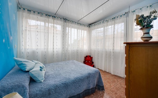 Resale - Villa -
Torrevieja - El Limonar