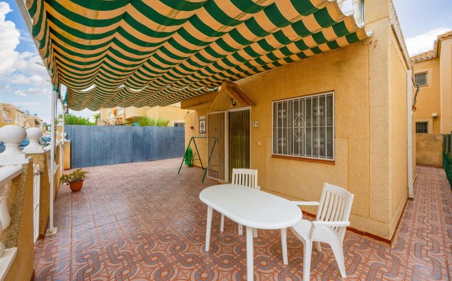 Resale - Villa -
Torrevieja - El Limonar
