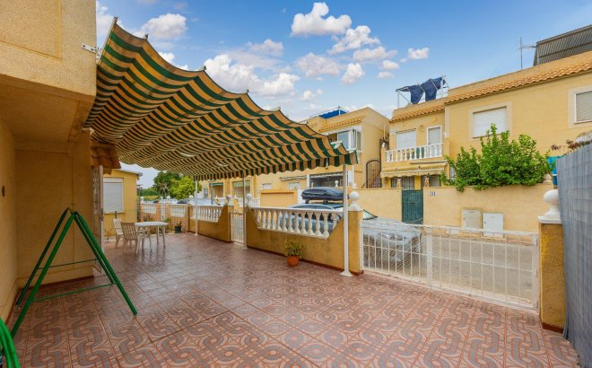 Resale - Villa -
Torrevieja - El Limonar