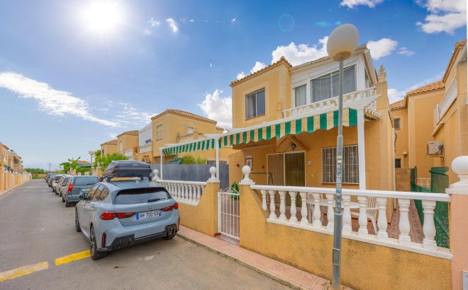 Resale - Villa -
Torrevieja - El Limonar