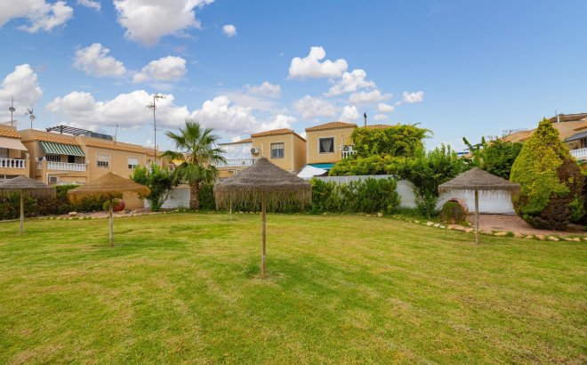 Resale - Villa -
Torrevieja - El Limonar