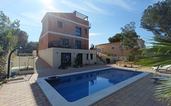 Resale - Villa -
Pilar de la Horadada - Pinar de Campoverde