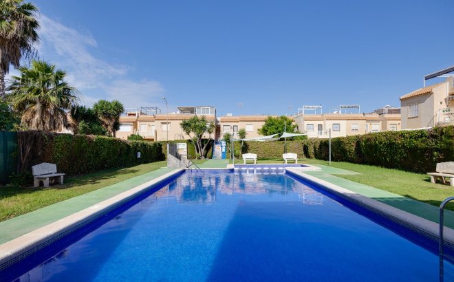 Resale - Bungalow -
Torrevieja - El Chaparral