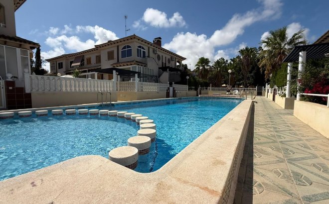 Resale - Bungalow -
Torrevieja - Punta Prima