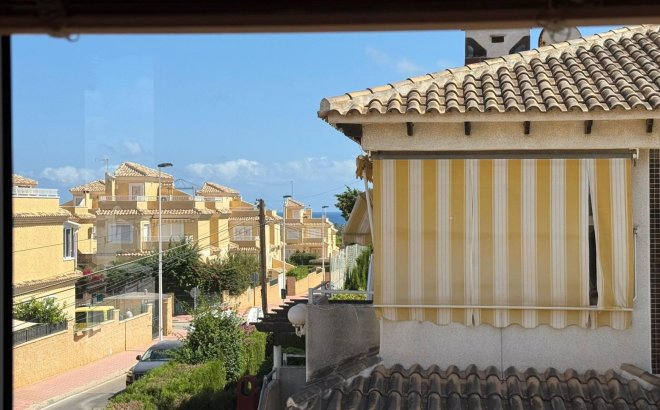 Resale - Bungalow -
Torrevieja - Punta Prima