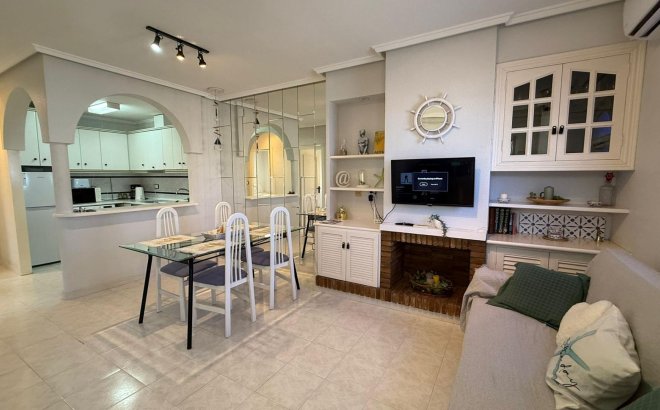 Resale - Bungalow -
Torrevieja - Punta Prima