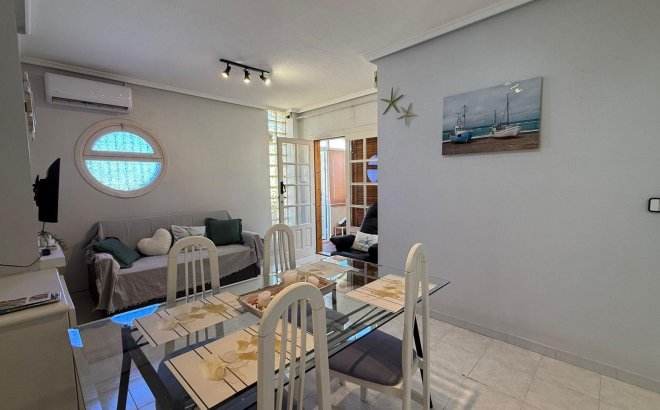 Resale - Bungalow -
Torrevieja - Punta Prima