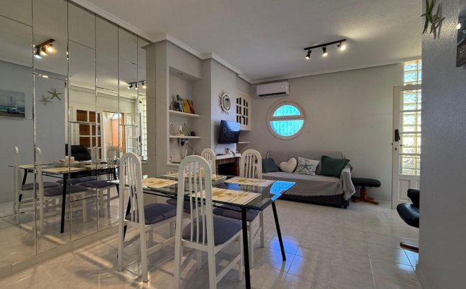 Resale - Bungalow -
Torrevieja - Punta Prima