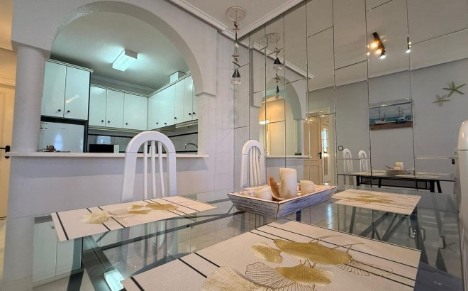 Resale - Bungalow -
Torrevieja - Punta Prima