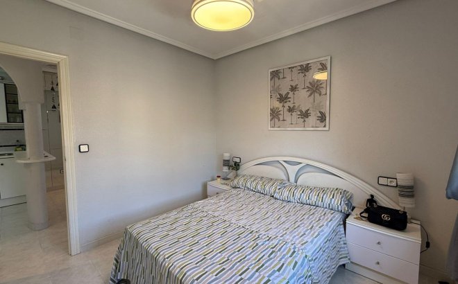 Resale - Bungalow -
Torrevieja - Punta Prima