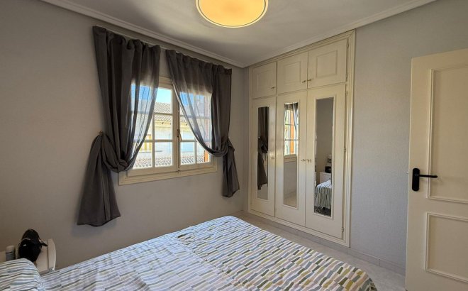 Resale - Bungalow -
Torrevieja - Punta Prima