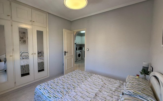 Resale - Bungalow -
Torrevieja - Punta Prima