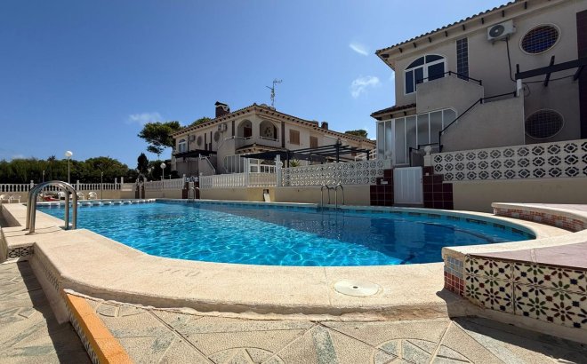 Resale - Bungalow -
Torrevieja - Punta Prima