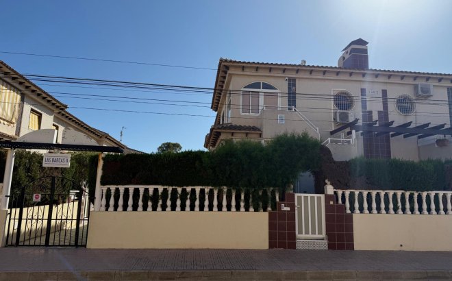 Resale - Bungalow -
Torrevieja - Punta Prima