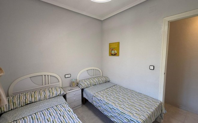 Resale - Bungalow -
Torrevieja - Punta Prima