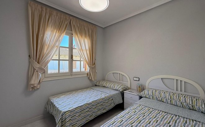 Resale - Bungalow -
Torrevieja - Punta Prima