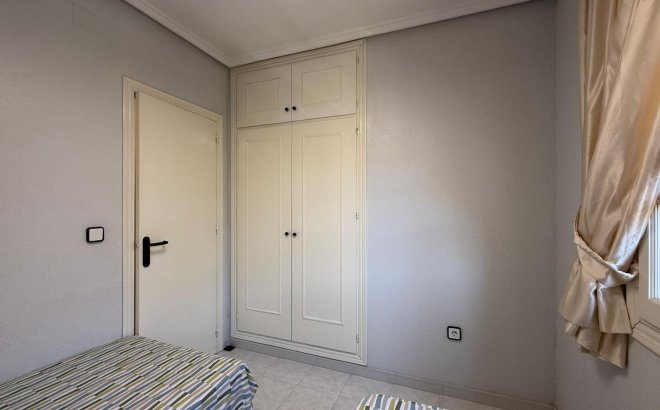 Resale - Bungalow -
Torrevieja - Punta Prima