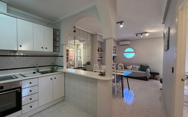 Resale - Bungalow -
Torrevieja - Punta Prima
