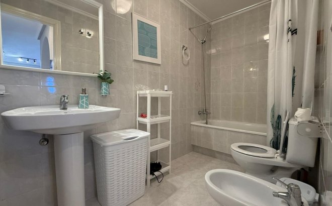 Resale - Bungalow -
Torrevieja - Punta Prima