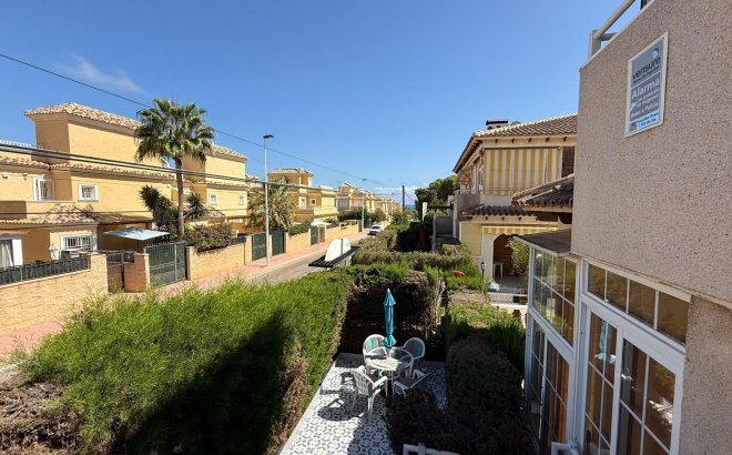 Resale - Bungalow -
Torrevieja - Punta Prima