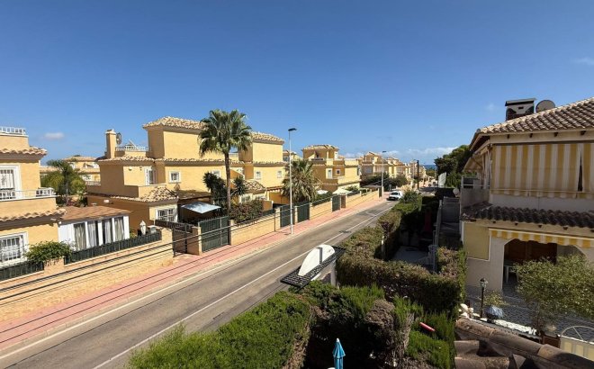 Resale - Bungalow -
Torrevieja - Punta Prima