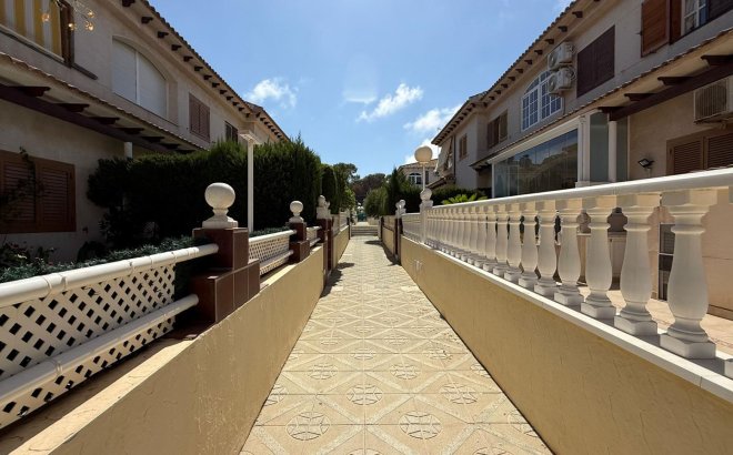 Resale - Bungalow -
Torrevieja - Punta Prima