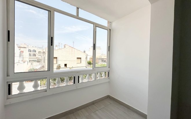 Resale - Apartment -
Torrevieja - Centro