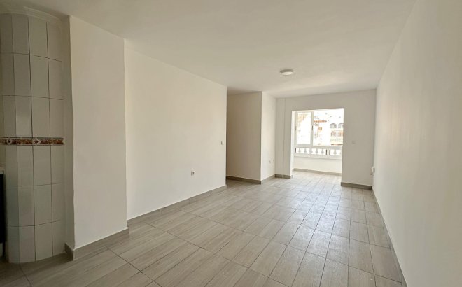 Resale - Apartment -
Torrevieja - Centro