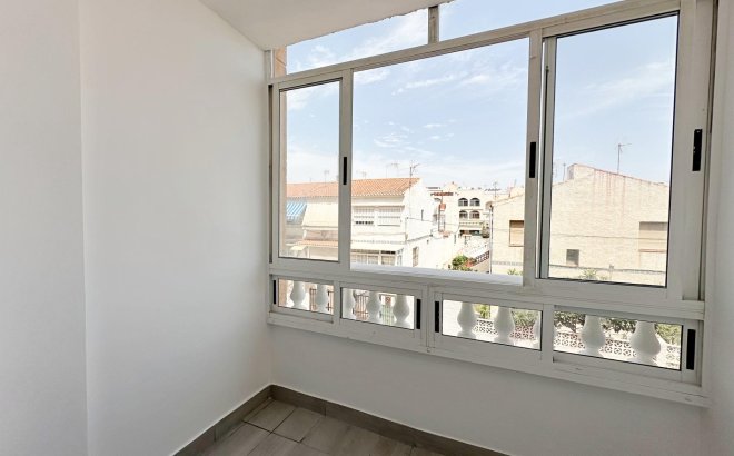Resale - Apartment -
Torrevieja - Centro