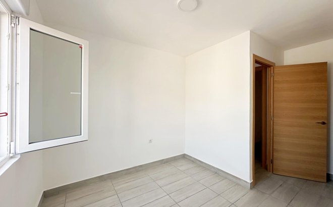 Resale - Apartment -
Torrevieja - Centro