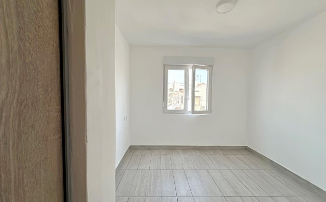 Resale - Apartment -
Torrevieja - Centro