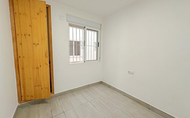 Resale - Apartment -
Torrevieja - Centro