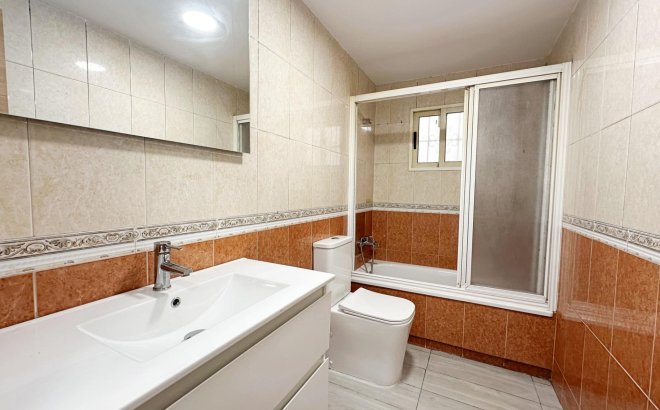 Resale - Apartment -
Torrevieja - Centro