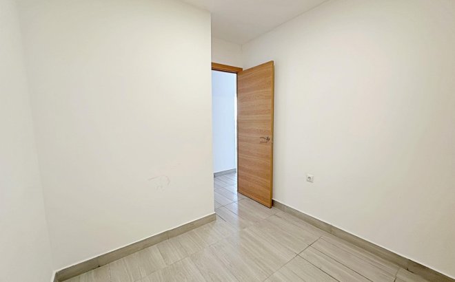 Resale - Apartment -
Torrevieja - Centro