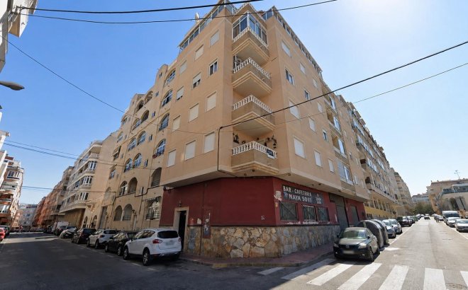 Resale - Apartment -
Torrevieja - Centro
