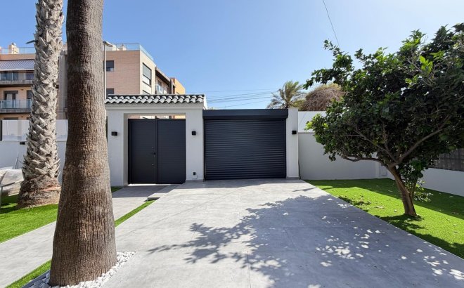 Resale - Villa -
Torrevieja - Punta Prima