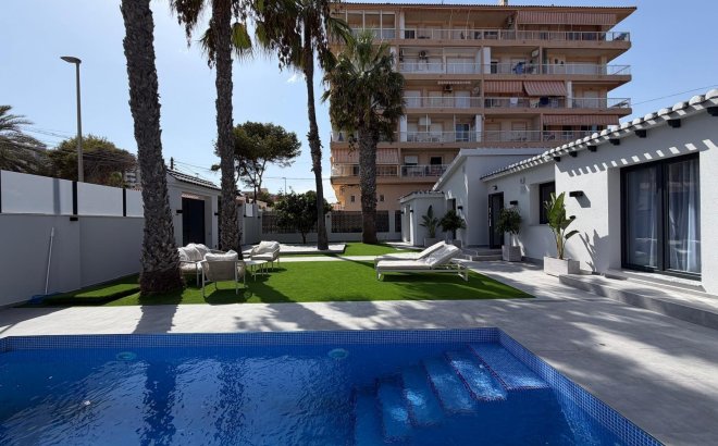 Resale - Villa -
Torrevieja - Punta Prima
