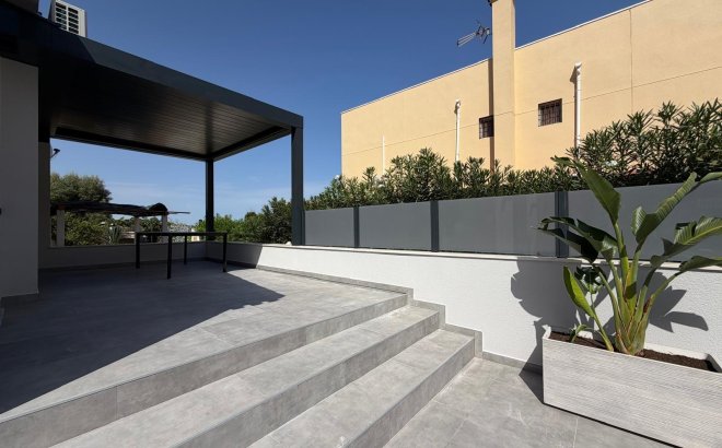 Resale - Villa -
Torrevieja - Punta Prima