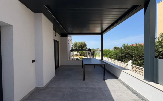 Resale - Villa -
Torrevieja - Punta Prima