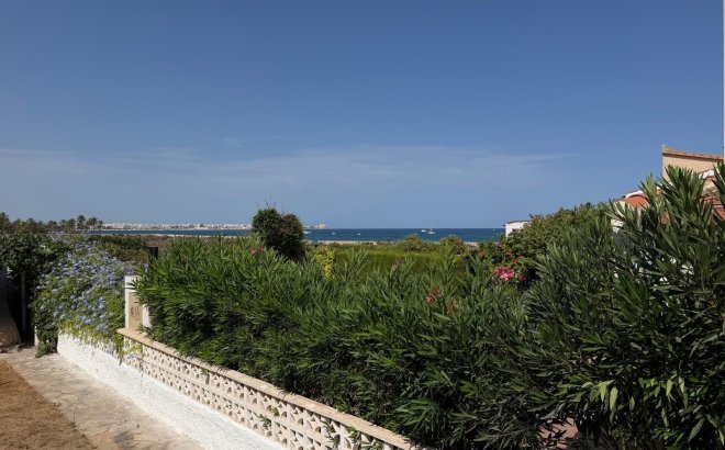 Resale - Villa -
Torrevieja - Punta Prima