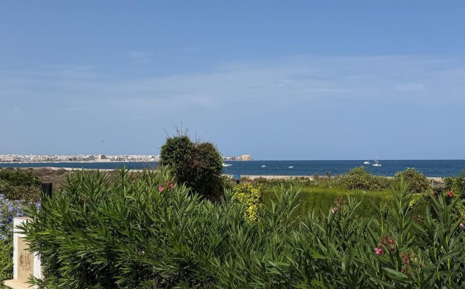 Resale - Villa -
Torrevieja - Punta Prima