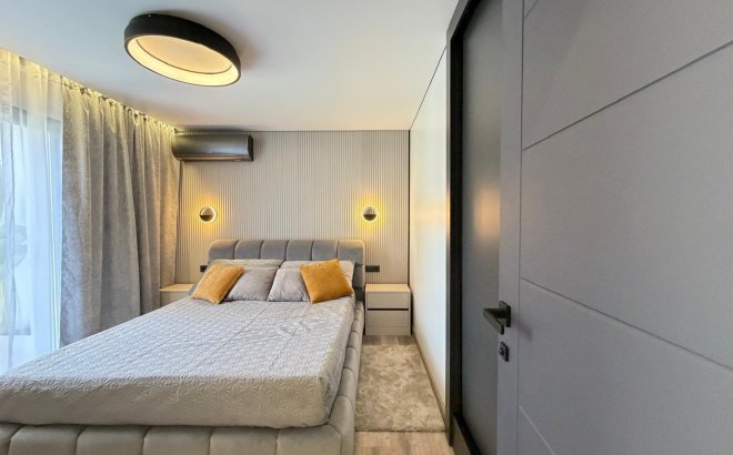 Resale - Villa -
Torrevieja - Punta Prima