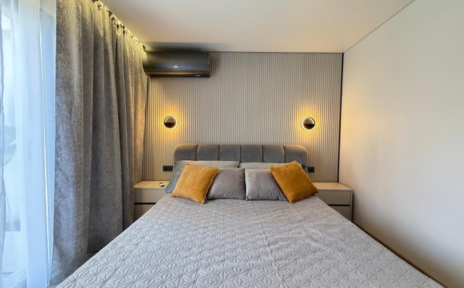 Resale - Villa -
Torrevieja - Punta Prima