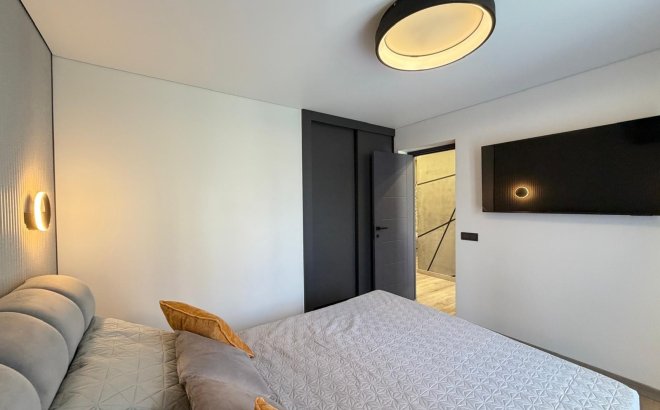 Resale - Villa -
Torrevieja - Punta Prima