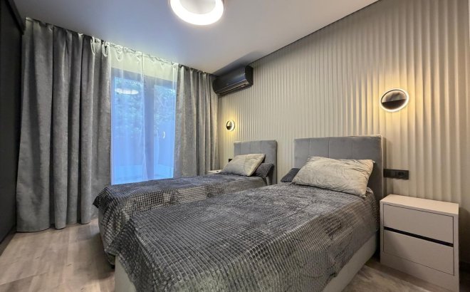 Resale - Villa -
Torrevieja - Punta Prima